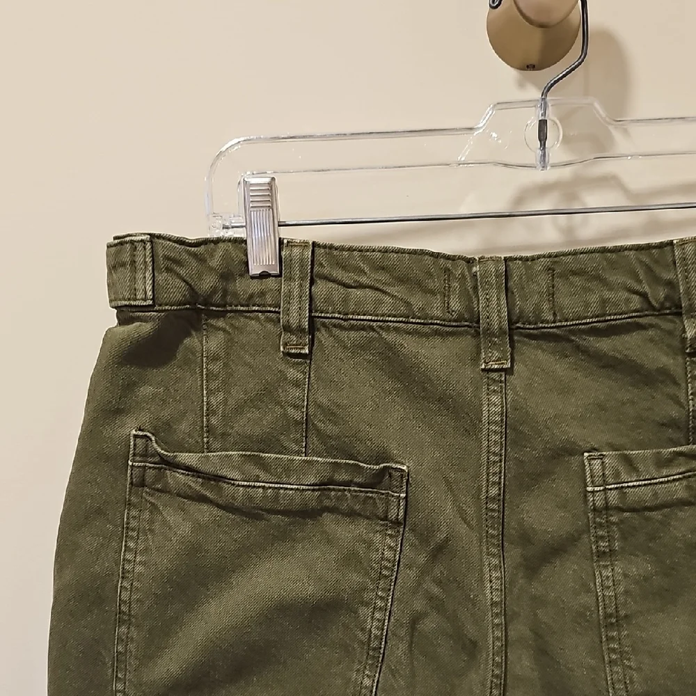 We The Free Free People Palmer Shorts Greenery; Size 31; EUC